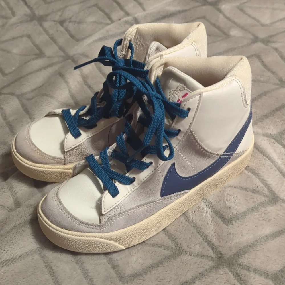 pair of Nike Blazer Mid '77 SE sneakers in the‎ 